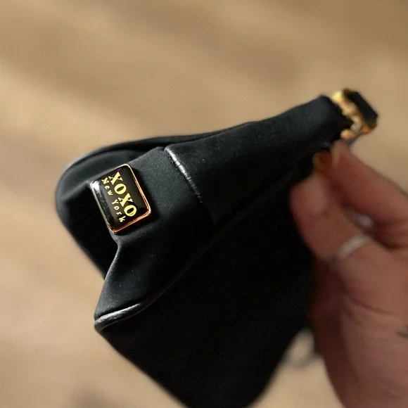XOXO New York Elegant Black Shoulder Bag - Picture 6 of 10